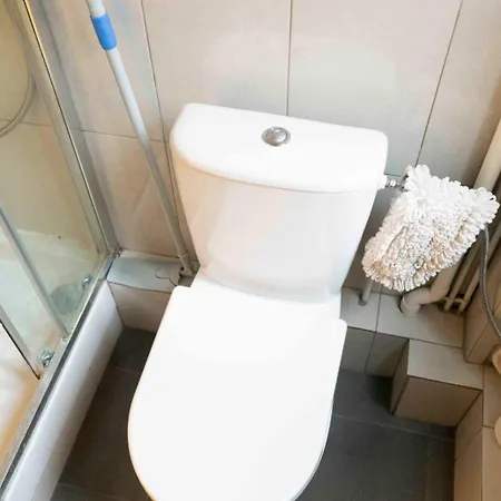 Quiet And Charming 30 M Apartment Paris