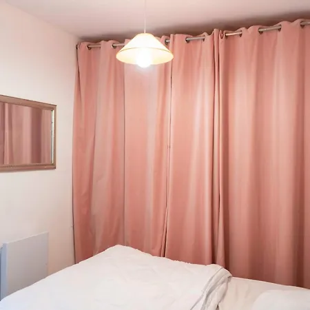 Quiet And Charming 30 M Apartment