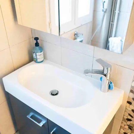 Quiet And Charming 30 M *