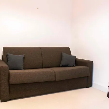 Quiet And Charming 30 M *