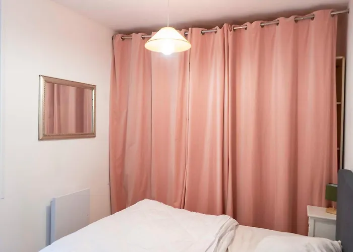 Quiet And Charming 30 M Apartment