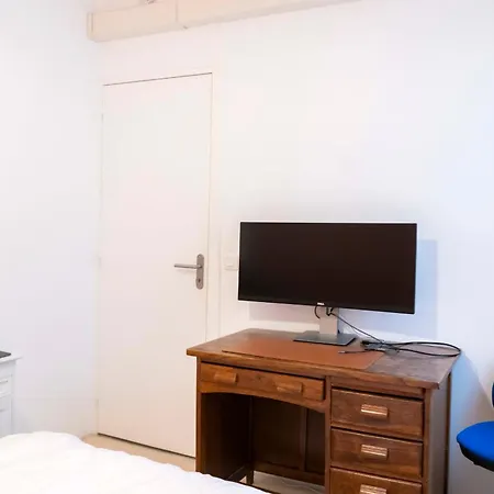 Quiet And Charming 30 M Apartment Paris